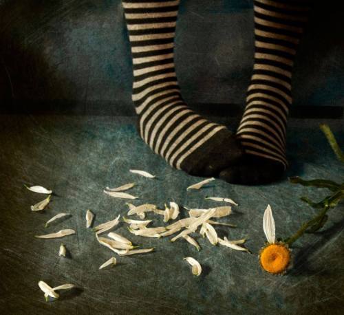 Quando siamo costretti a farci una diversa opinione su qualcuno, gli facciamo pagare a caro prezzo il disagio che così ci arreca. F. Nietzsche